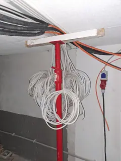 Arbeitsbeispiel: Leitungen an der Decke