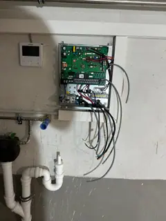 Arbeitsbeispiel: Steuerungstechnik an der Wand